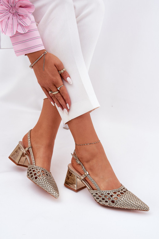 Kandaalised sandaalid laia rihmaga ja...