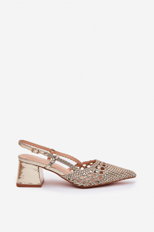 Kandaalised sandaalid laia rihmaga ja...