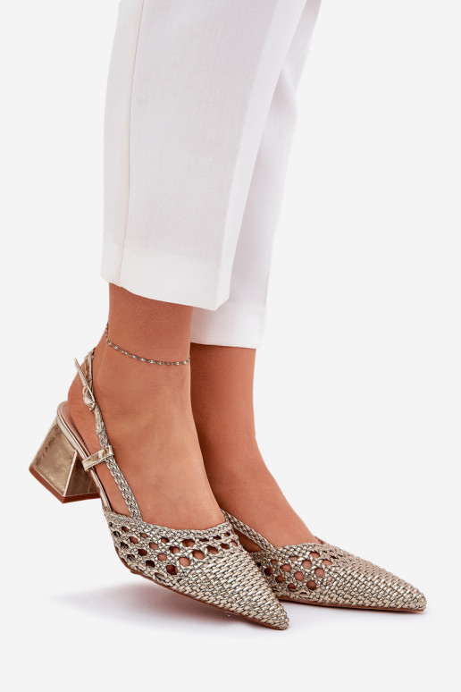 Kandaalised sandaalid laia rihmaga ja...