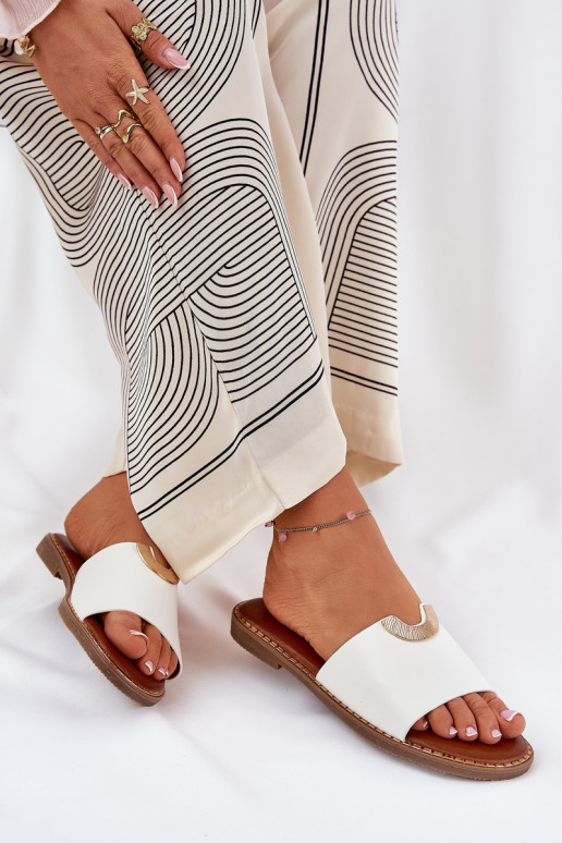 Naiste valged sussid kunstnahast...