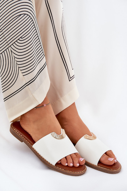 Naiste valged sussid kunstnahast...