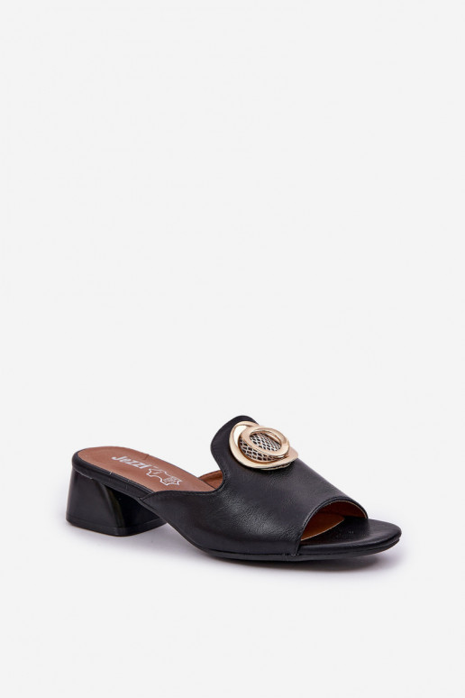 Elegantsed naiste plätud Sellel... Elegantsed naiste plätud Sellel...