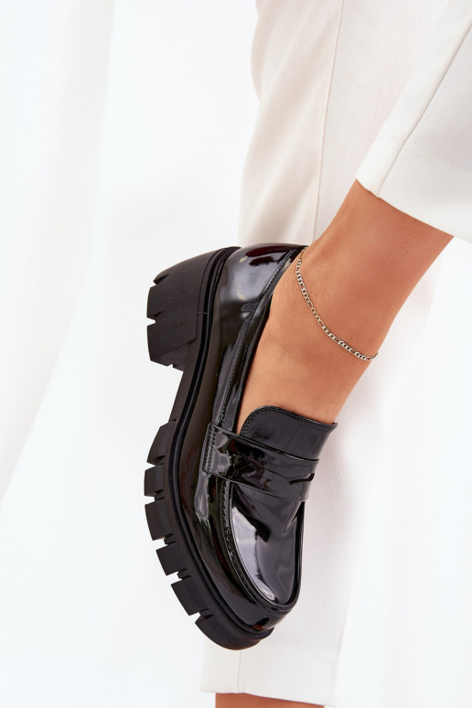 Naistekesed kingad lakiefektiga...