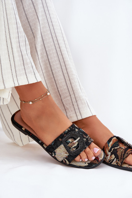 sileda tallaga naiste plätud kaunistustega neetide ja pandlaga msuud Clariola