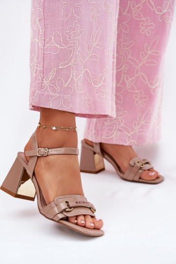 Pealhk Lakitud sandaalid kõrge jämeda kontsaga beeži värvi Mevonelle