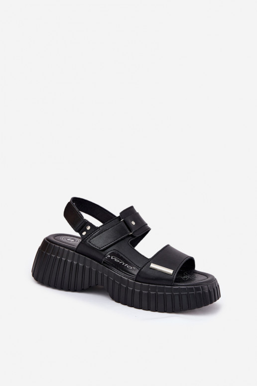 Pealistesandaalid Pealiste omad platvormiga msuud Mertella Pealistesandaalid Pealiste omad platvormiga msuud Mertella