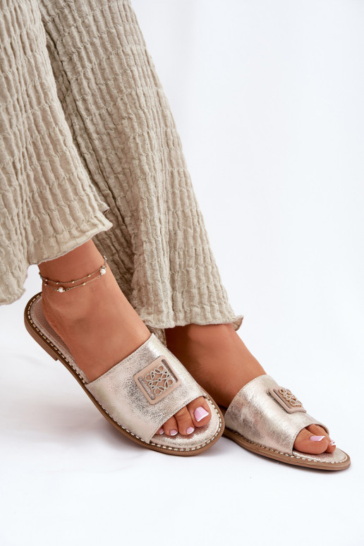Lamedad sandaalid kaunistustega S.Barski KV51-089 Kuldset värvi Lamedad sandaalid kaunistustega S.Barski KV51-089 Kuldset värvi