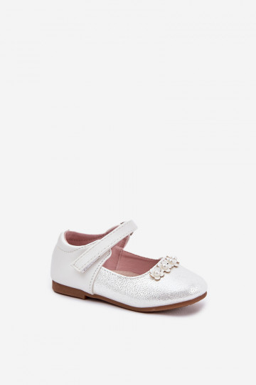 Valgete värvi laste ballerinas kinnitustega ja lillemotiividega, „Nikione"