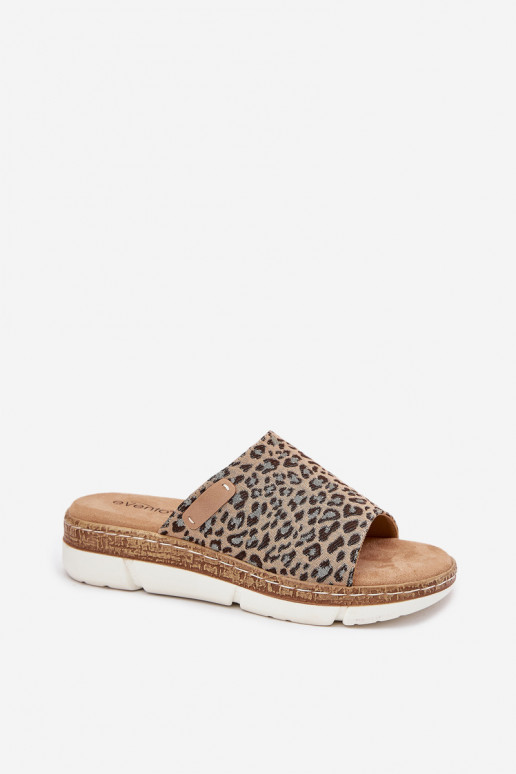 naiste plätud Kiilu peal leopardimustriga Norozi