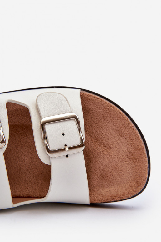 naiste plätud neetide ja pandlaga valget värvi Oliena