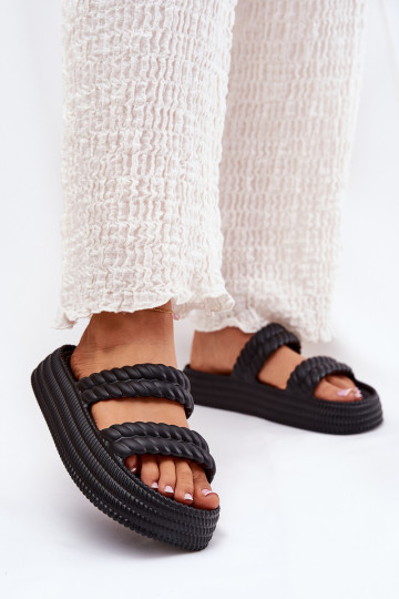 Kerged naiste mustad sussid...