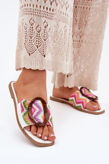 Sussid Pealiste korter kaunistustega neetide ja pandlaga valget värvi Lusisseam