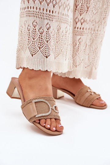 Pealiste omad Sussid kõrge jämeda kontsaga Koos Ornate Detalem beeži värvi Julinemi 2