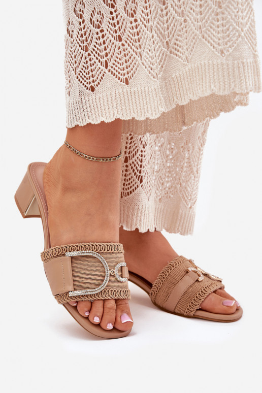 Pealiste omad Sussid kõrge jämeda kontsaga Koos Ornate Detalem beeži värvi Julinemi