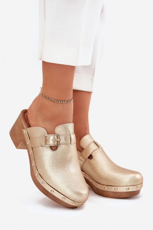 Sussid Puukingad Pealiste omad kõrge jämeda kontsaga neetide ja pandlaga Kuldset värvi Veldexina Sussid Puukingad Pealiste omad kõrge jämeda kontsaga neetide ja pandlaga Kuldset värvi Veldexina