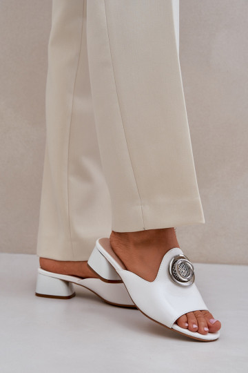 Valged elegantsed naiste...