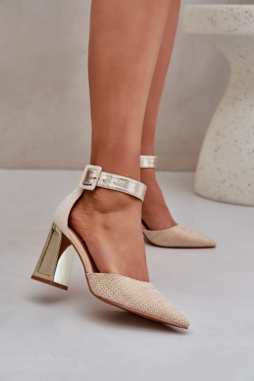 Kuldse värvi sandaalid...