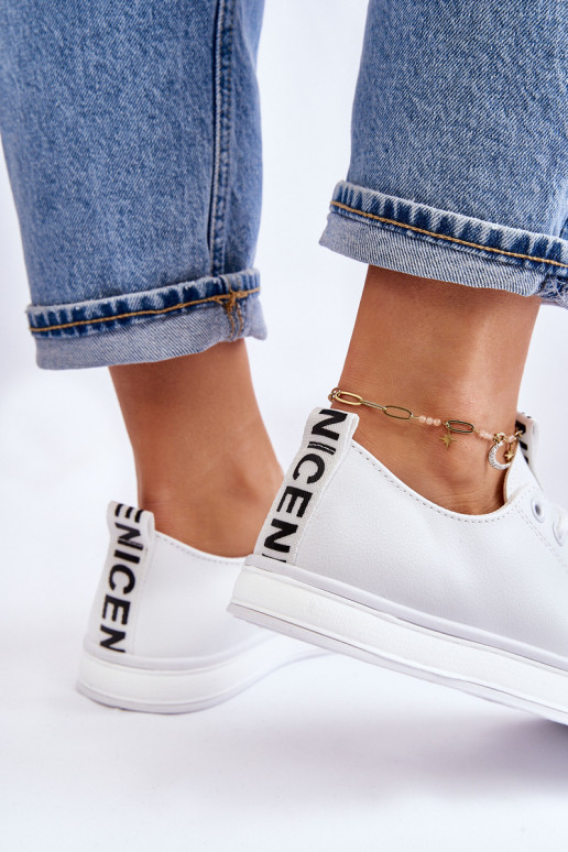 Klassikalised spordijalatsid valget värvi Ville