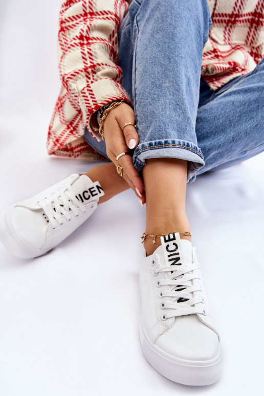 Klassikalised spordijalatsid valget värvi Ville