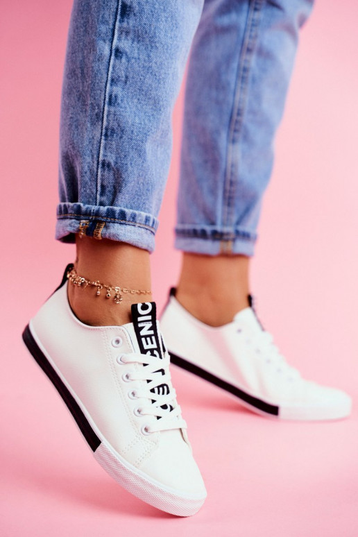 Klassikalised spordijalatsid msuud Ville Klassikalised spordijalatsid msuud Ville