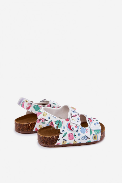 Laste sandaalid Korgitalla peal neetide ja pandlaga Osisseoce valget värvi Thessa