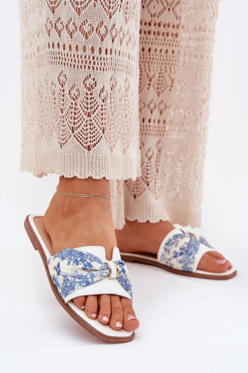 naiste plätud laiade nööridega lipsukesega valget värvi Avenza