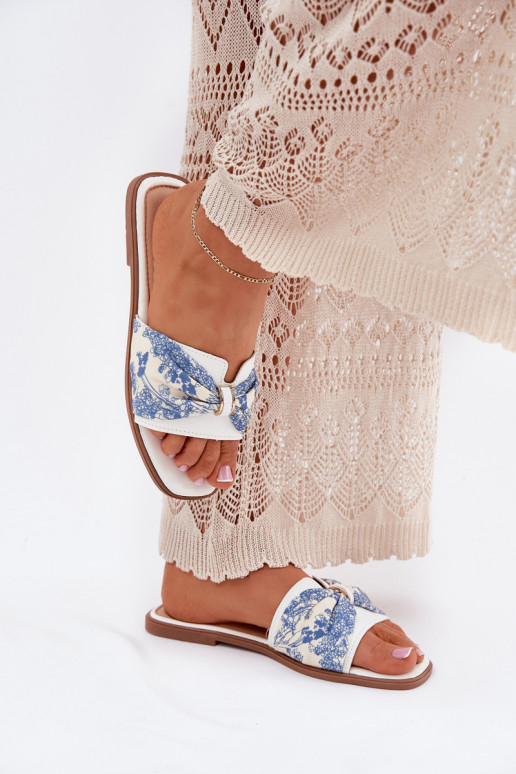 naiste plätud laiade nööridega lipsukesega valget värvi Avenza