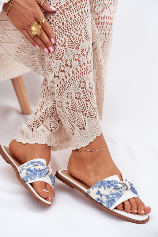 naiste plätud laiade nööridega lipsukesega valget värvi Avenza