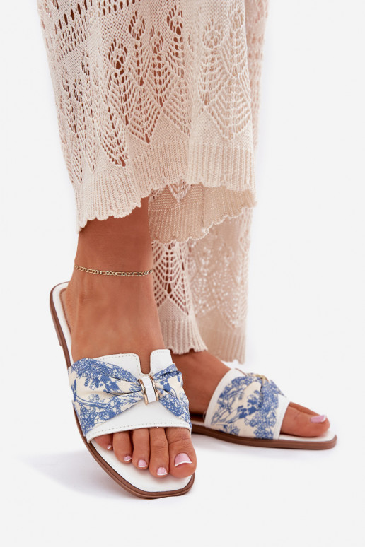 naiste plätud laiade nööridega lipsukesega valget värvi Avenza