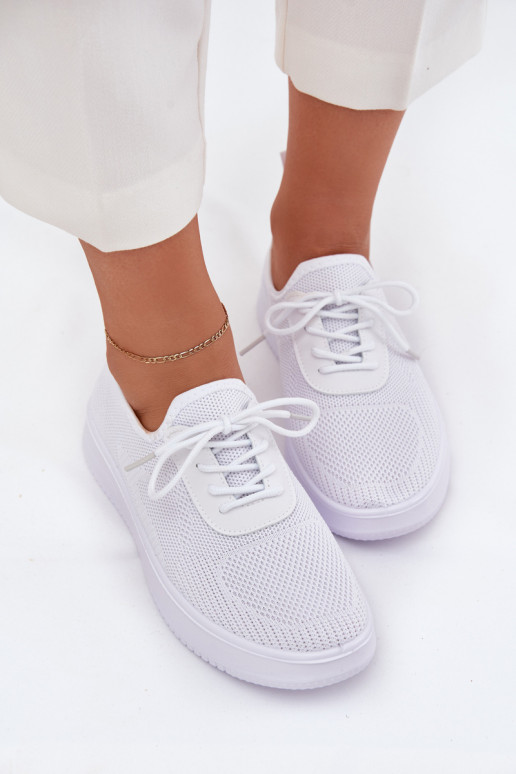 Riidest Slip-on spordijalatsid platvormiga Pealiste omad valget värvi Kalyra Riidest Slip-on spordijalatsid platvormiga Pealiste omad valget värvi Kalyra