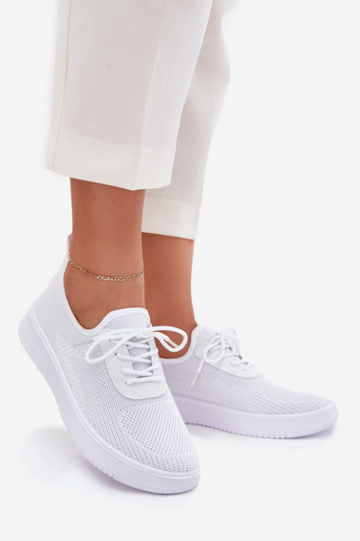 Riidest Slip-on spordijalatsid platvormiga Pealiste omad valget värvi Kalyra Riidest Slip-on spordijalatsid platvormiga Pealiste omad valget värvi Kalyra