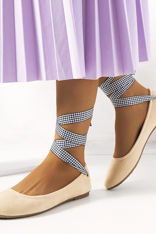 Roosa kingad paelaotsaga, „Acro"