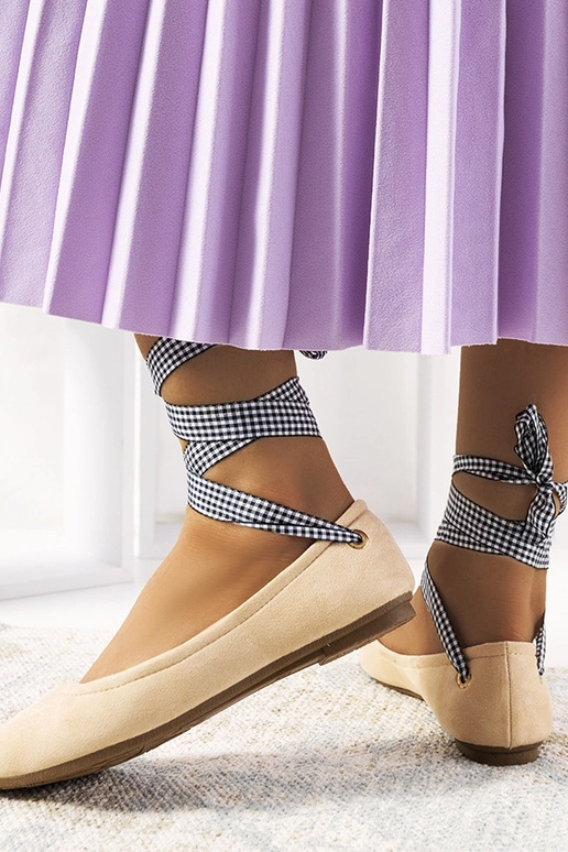 Roosa kingad paelaotsaga, „Acro"