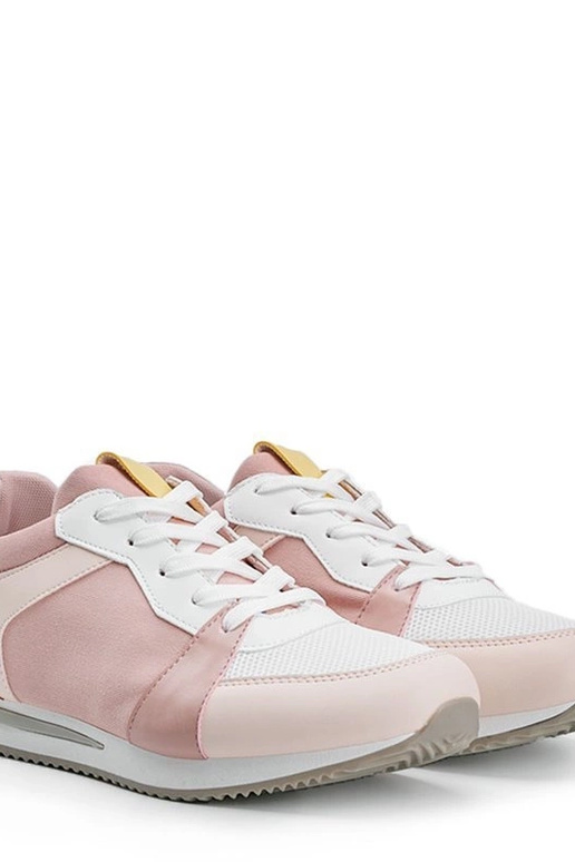 Valged kingad kollaste detailidega,...