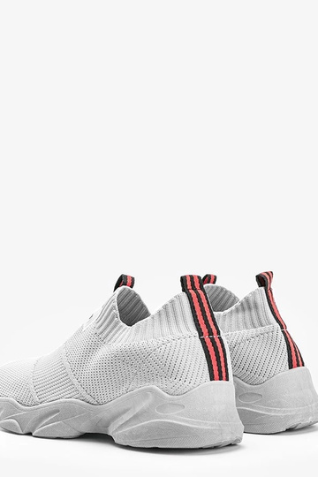 Hallid spordijalatsid,... 2