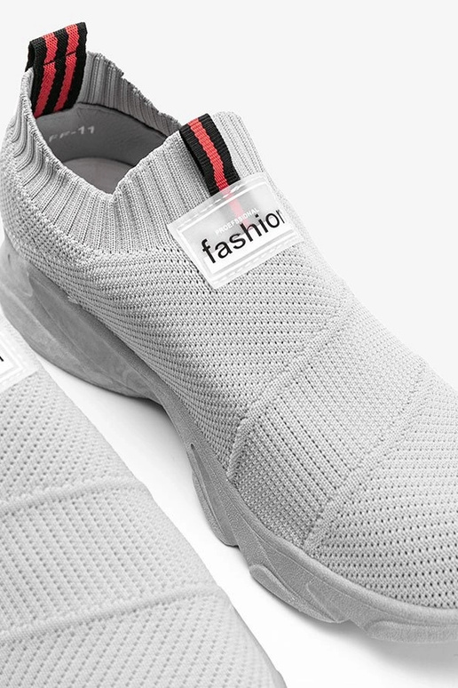 Hallid spordijalatsid, „Justice"