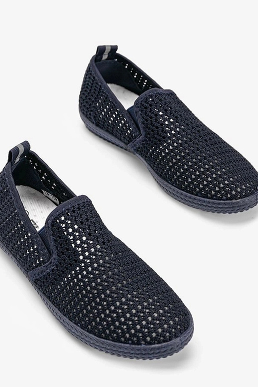 Tumedalt sinised õhulised kingad,...