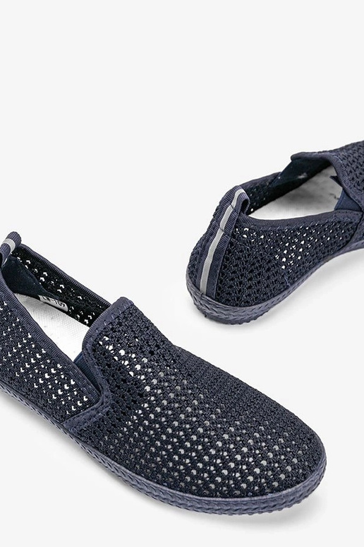 Tumedalt sinised õhulised kingad,...