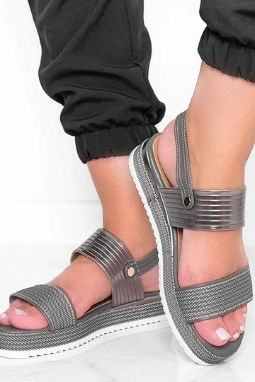 Hallid sandaalid paksul... 2