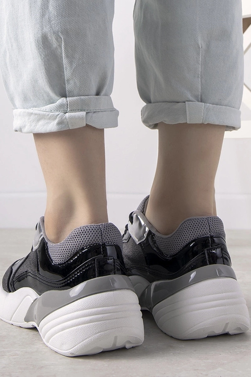 Mustad kõrge tallaga tossud Rude