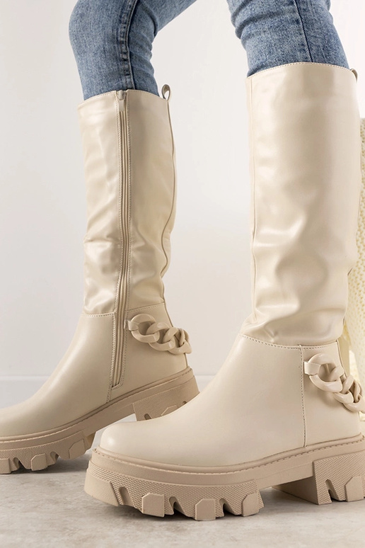 Liivakarva saapad ahelaga, „Coniak"