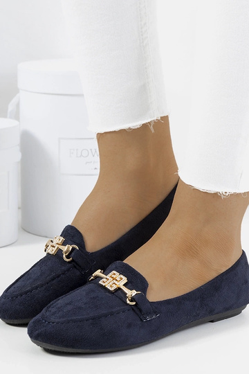 Tumedad sinised mokasiinid...