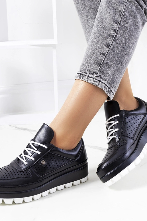 Mustad õhulised spordijalatsid, „Assels"