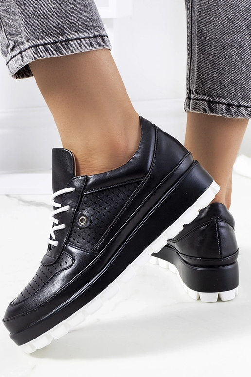 Mustad õhulised spordijalatsid, „Assels"