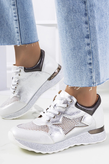 Valged metallist nööriga...