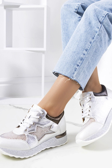 Valged metallist nööriga... 2