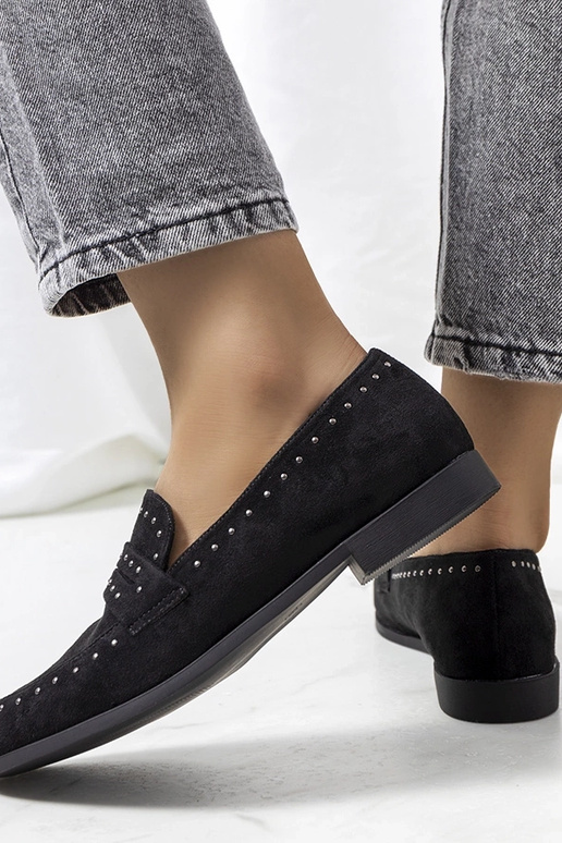 Mustad nahkpoolsaaapad nukkidega,...