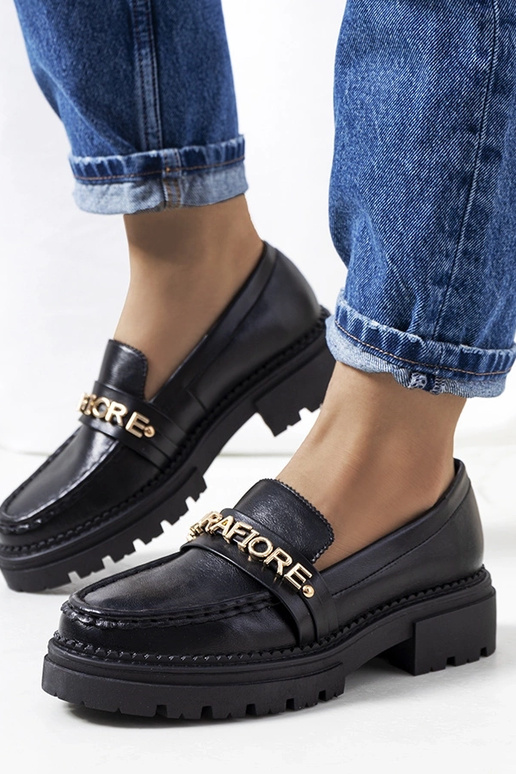 Mustad mokasiinid kõrgel tallal,...