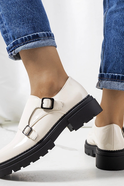 Valks beežid lakknahast kingad Valks beežid lakknahast kingad