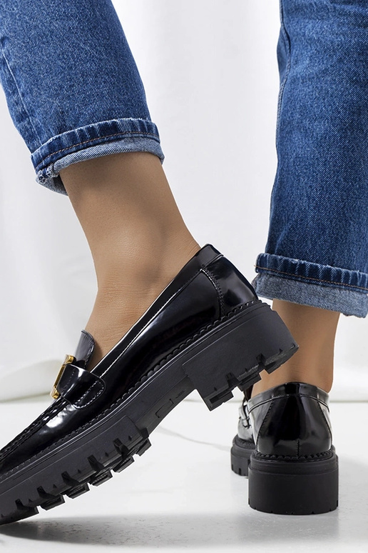 Mustad mokasiinid kõrgel tallal,...